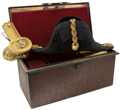 Lot 792 - A BOXED ROYAL NAVAL OFFICER'S BICORN HAT AND EPAULETTES