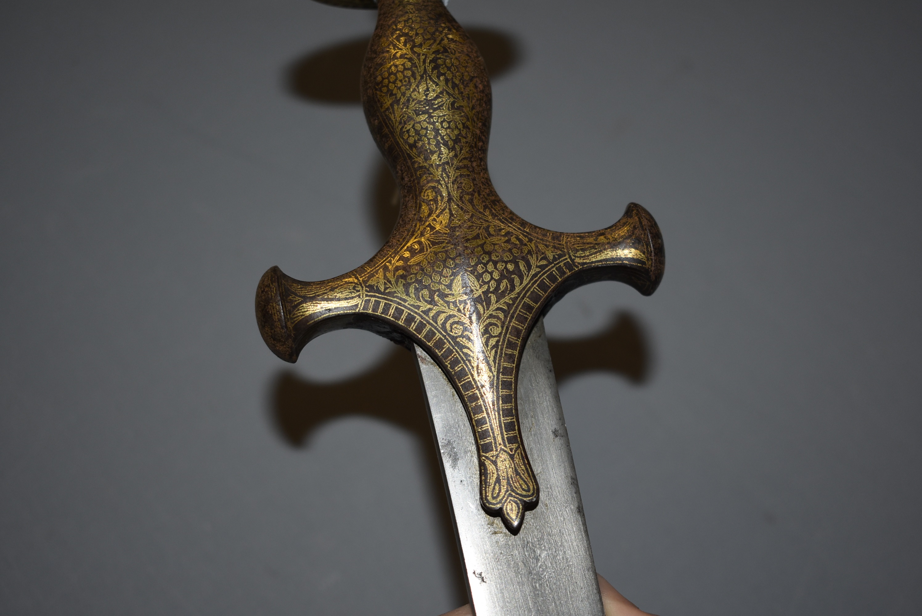 Lot 240 - A 19TH CENTURY INDIAN TULWAR OR SWORD,