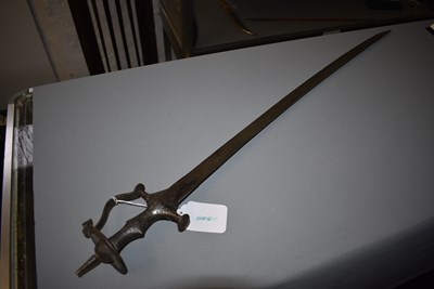 Lot 48 - A LATE 18TH OR EARLY 19TH CENTURY INDIAN TULWAR OR SWORD