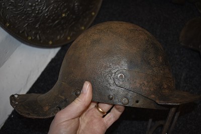 Lot 414 - A 17TH CENTURY ENGLISH CIVIL WAR PERIOD HARQUEBUSIER'S HELMET