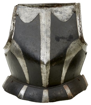 Lot 427 - A 16TH CENTURY GERMAN NUREMBERG BLACK  AND WHITE BREAST PLATE