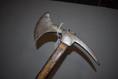 Lot 62 - A LATE 18TH OR EARLY 19TH CENTURY CONTINENTAL BOARDING AXE