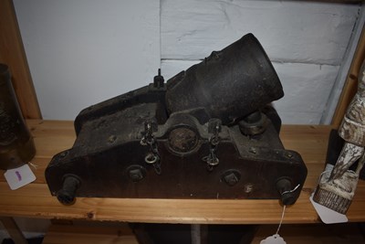 Lot 67 - A 19TH CENTURY CAST IRON COEHORN MORTAR