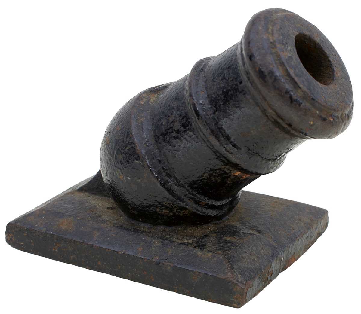 Lot A LATE 18TH OR EARLY 19TH CENTURY SMALL CAST IRON MORTAR