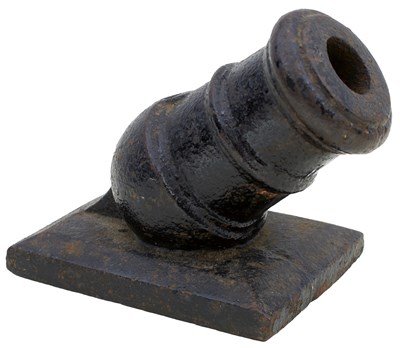Lot 71 - A LATE 18TH OR EARLY 19TH CENTURY SMALL CAST IRON MORTAR