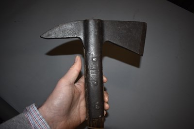 Lot 63 - A LARGE SIZE 19TH CENTURY BOARDING OR RIGGING AXE(?)