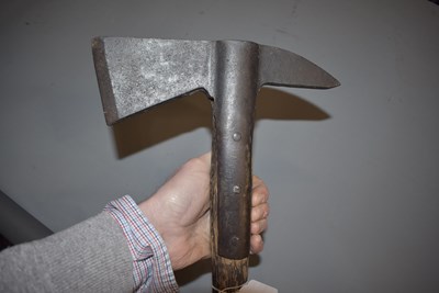 Lot 63 - A LARGE SIZE 19TH CENTURY BOARDING OR RIGGING AXE(?)