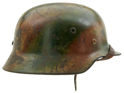 Lot 735 - A THIRD REICH M1940 GERMAN HELMET