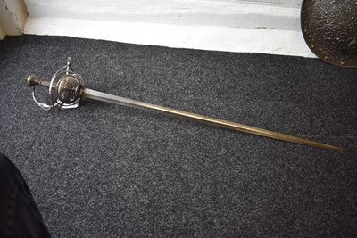 Lot 359 - AN EARLY 17TH CENTURY GERMAN PAPPENHEIMER RAPIER