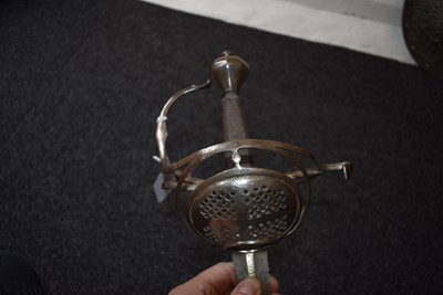 Lot 359 - AN EARLY 17TH CENTURY GERMAN PAPPENHEIMER RAPIER