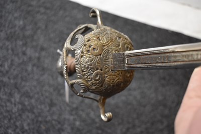 Lot 360 - AN ENGLISH CIVIL WAR PERIOD OFFICER'S RAPIER