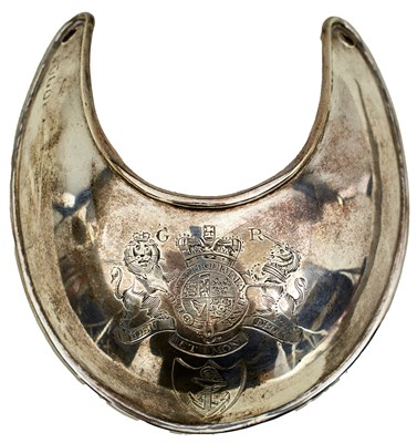 Lot 762 - A VERY RARE GEORGIAN MARINE OFFICER'S HALLMARKED SILVER GORGET