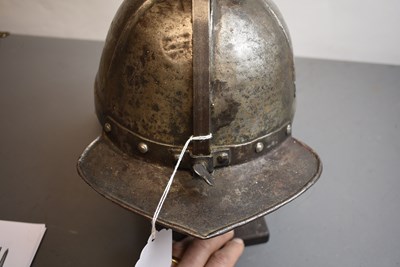 Lot 863 - A MID-17TH CENTURY ENGLISH CIVIL WAR PERIOD LOBSTER TAILED POT OR HELMET