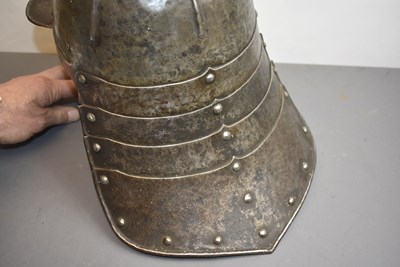 Lot 863 - A MID-17TH CENTURY ENGLISH CIVIL WAR PERIOD LOBSTER TAILED POT OR HELMET