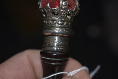 Lot 923 - A GEORGE III SILVER MOUNTED TIPSTAFF TO THE HONOURABLE ARTILLERY COMPANY