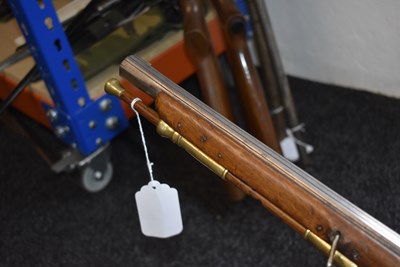 Lot 472 - A VERY RARE 20-BORE FRENCH FLINTLOCK CARABINE DE VERSAILLES