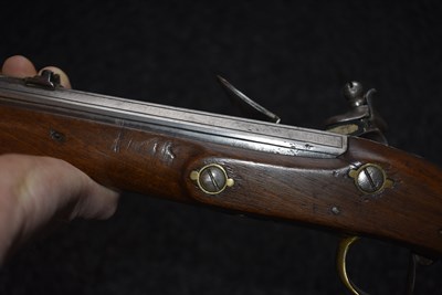 Lot 472 - A VERY RARE 20-BORE FRENCH FLINTLOCK CARABINE DE VERSAILLES