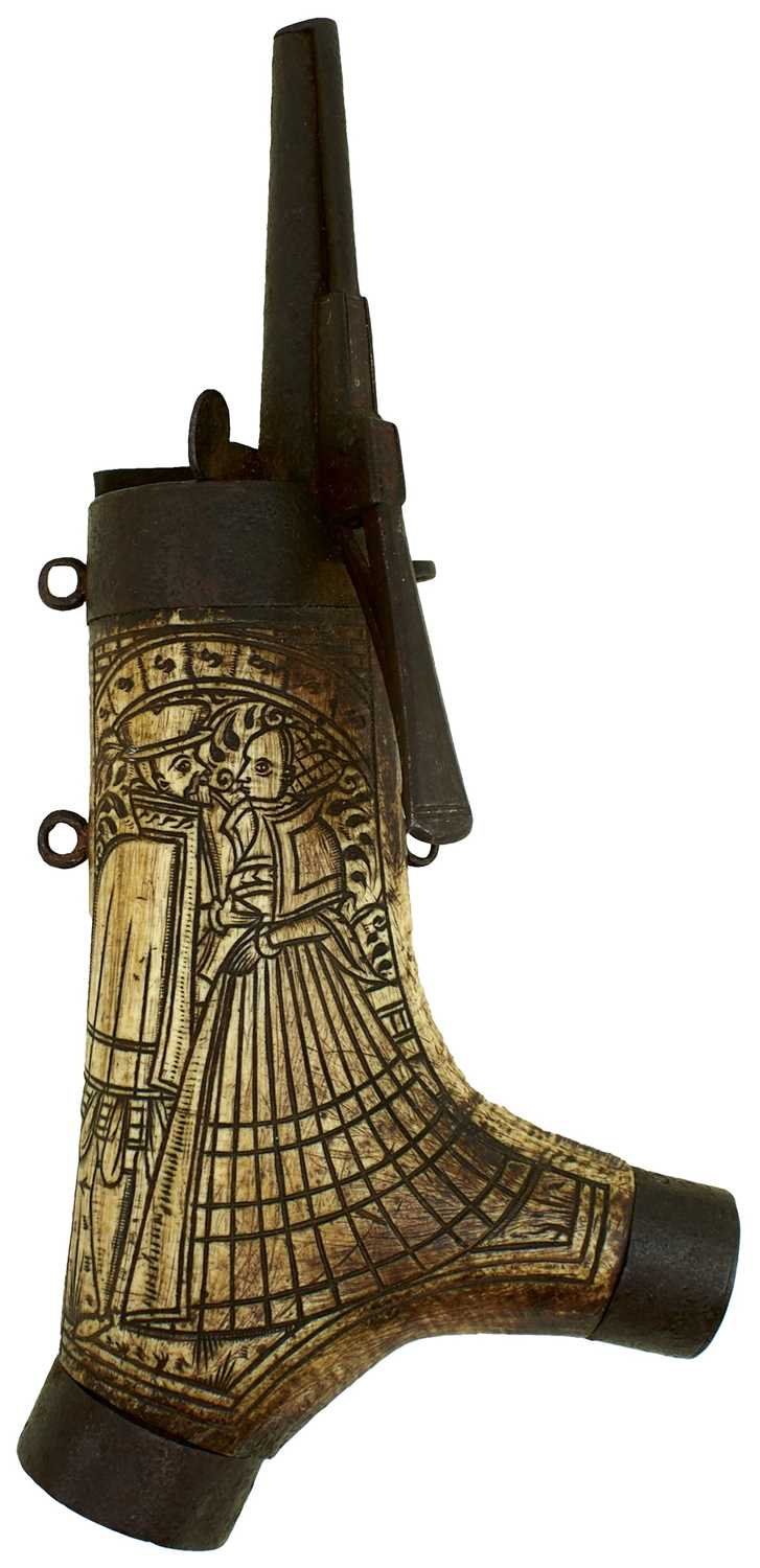 Lot 349 - A 16TH CENTURY GERMAN MUSKETEER'S POWDER FLASK