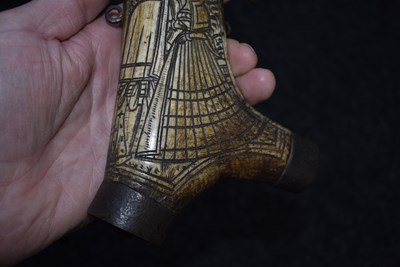 Lot 349 - A 16TH CENTURY GERMAN MUSKETEER'S POWDER FLASK