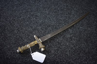 Lot 301 - AN ENGLISH ALL STAG'S HORN HILTED HANGER OR SWORD