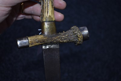 Lot 301 - AN ENGLISH ALL STAG'S HORN HILTED HANGER OR SWORD
