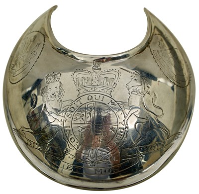 Lot 763 - A GEORGIAN HONOURABLE ARTILLERY OFFICER'S GORGET