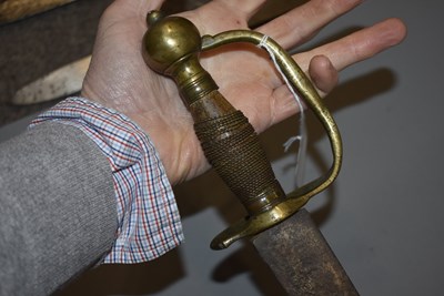 Lot 144 - AN EARLY 18TH CENTURY FRENCH GRENADIER'S SWORD