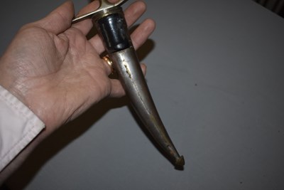 Lot 259 - A NORTH INDIAN KATARI DAGGER