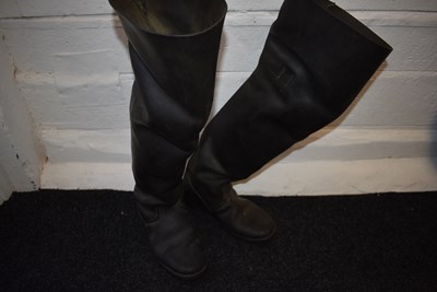 Lot 403 - A PAIR OF 17TH CENTURY STYLE LEATHER CAVALIER'S BOOTS