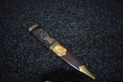 Lot 344 - AN ORDNANCE MARKED BLACK WATCH SGIAN DUBH