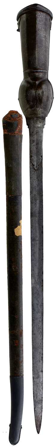 Lot 39 - A LATE 18TH CENTURY INDIAN PATA OR SWORD