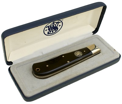 Lot 874 - A BOXED 40TH ANNIVERSARY .44 MAGNUM POCKET KNIFE