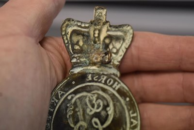 Lot 797 - COPY ROYAL HORSE ARTILLERY SIDE BADGE FOR THE FUR CRESTED LEATHER HELMET, C.1793-1822.