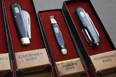 Lot 574 - A SET OF SEVEN BOXED WILKINSON SWORD KNIVES