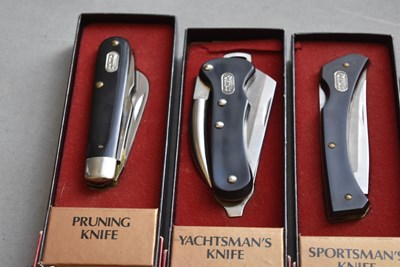 Lot 574 - A SET OF SEVEN BOXED WILKINSON SWORD KNIVES