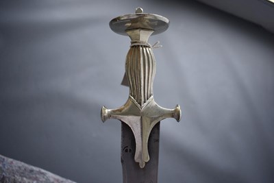 Lot 45 - A 19TH CENTURY WHITE METAL HILTED TULWAR