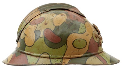 Lot 779 - A FRENCH MODEL 1915 STEEL HELMET