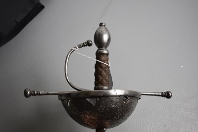 Lot 327 - A 17TH CENTURY CUP HILT RAPIER