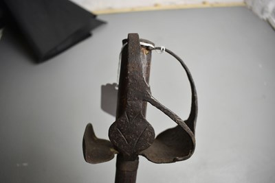 Lot 332 - AN 18TH CENTURY ENGLISH INFANTRYMAN'S SWORD