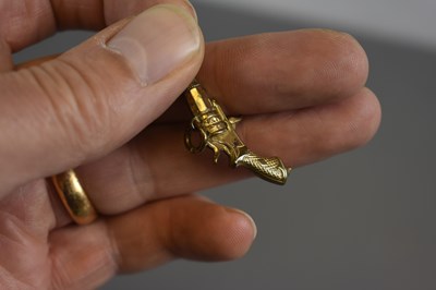 Lot 477 - A VICTORIAN FOB WATCH WINDER