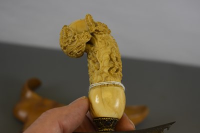 Lot 98 - A GOOD 19TH CENTURY OR EARLIER MADURA KRIS