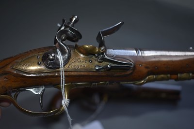 Lot 913 - A PAIR OF 25-BORE FLINTLOCK RIFLED TRAVELLING OR OFFICER'S PISTOLS