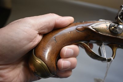 Lot 913 - A PAIR OF 25-BORE FLINTLOCK RIFLED TRAVELLING OR OFFICER'S PISTOLS