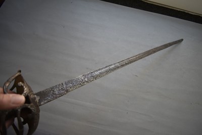 Lot 334 - AN ENGLISH CIVIL WAR PERIOD CAVALRY OFFICER'S BACKSWORD