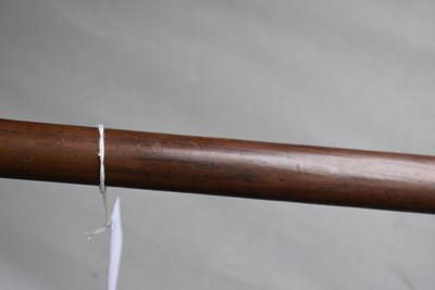 Lot 122 - A RARE EARLY 19TH CENTURY MAORI FIGHTING STICK OR QUARTER STAFF HANI