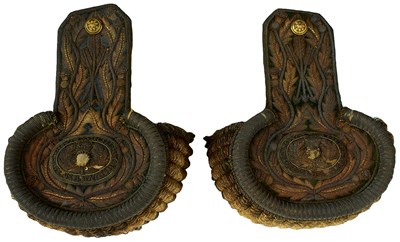 Lot 393 - A CASED PAIR OF SCOTTISH OFFICER'S EPAULETTES TO THE QUEEN'S BODYGUARD