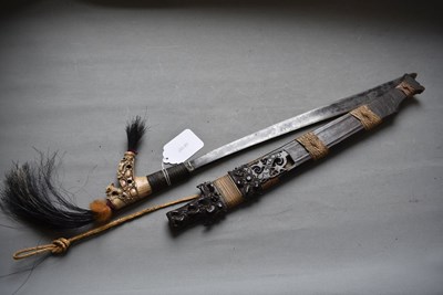 Lot 118 - A DAYAK HEADHUNTER'S SWORD