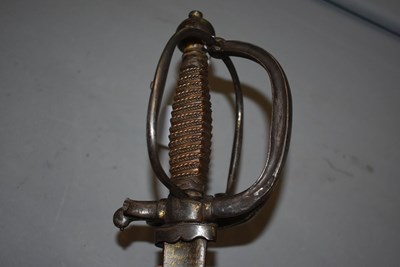 Lot 252 - AN 18TH CENTURY FRENCH GENDARME ROYAL OFFICER'S CAVALRY SWORD