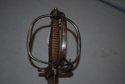 Lot 252 - AN 18TH CENTURY FRENCH GENDARME ROYAL OFFICER'S CAVALRY SWORD