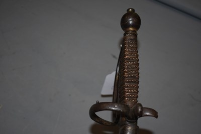 Lot 252 - AN 18TH CENTURY FRENCH GENDARME ROYAL OFFICER'S CAVALRY SWORD